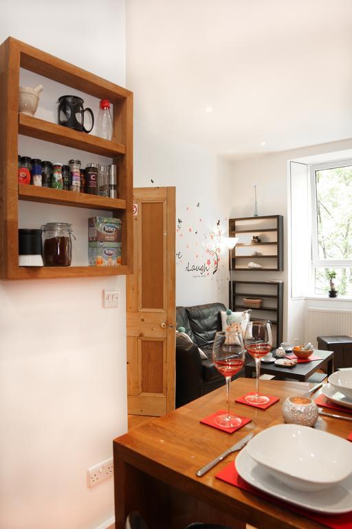 에든버러 Chic & Bright Flat Near Holyrood Park 아파트 객실 사진